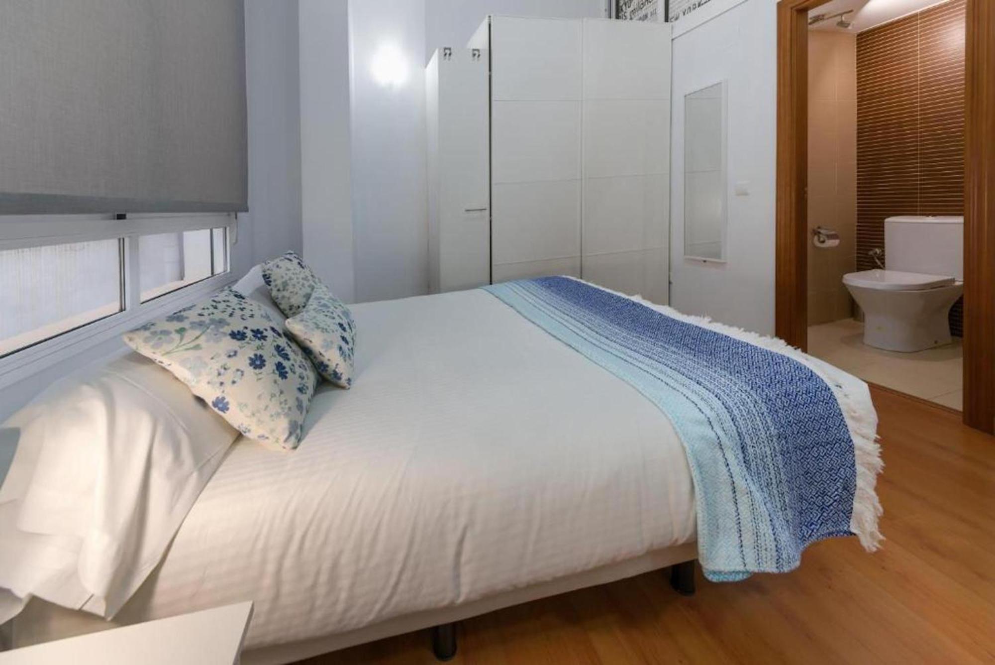 Apartments Holidays2Malaga City Center ภายนอก รูปภาพ