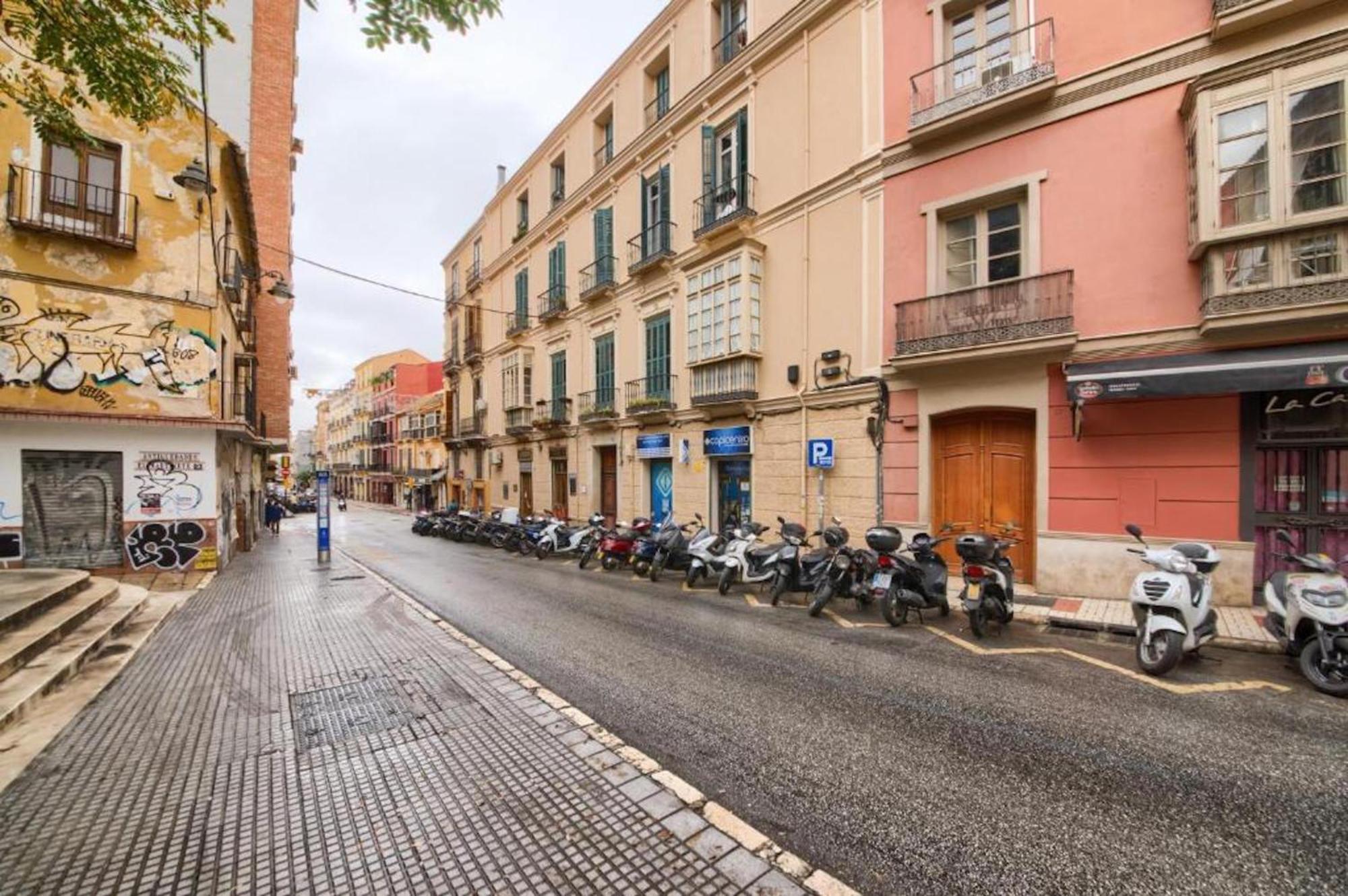 Apartments Holidays2Malaga City Center ภายนอก รูปภาพ
