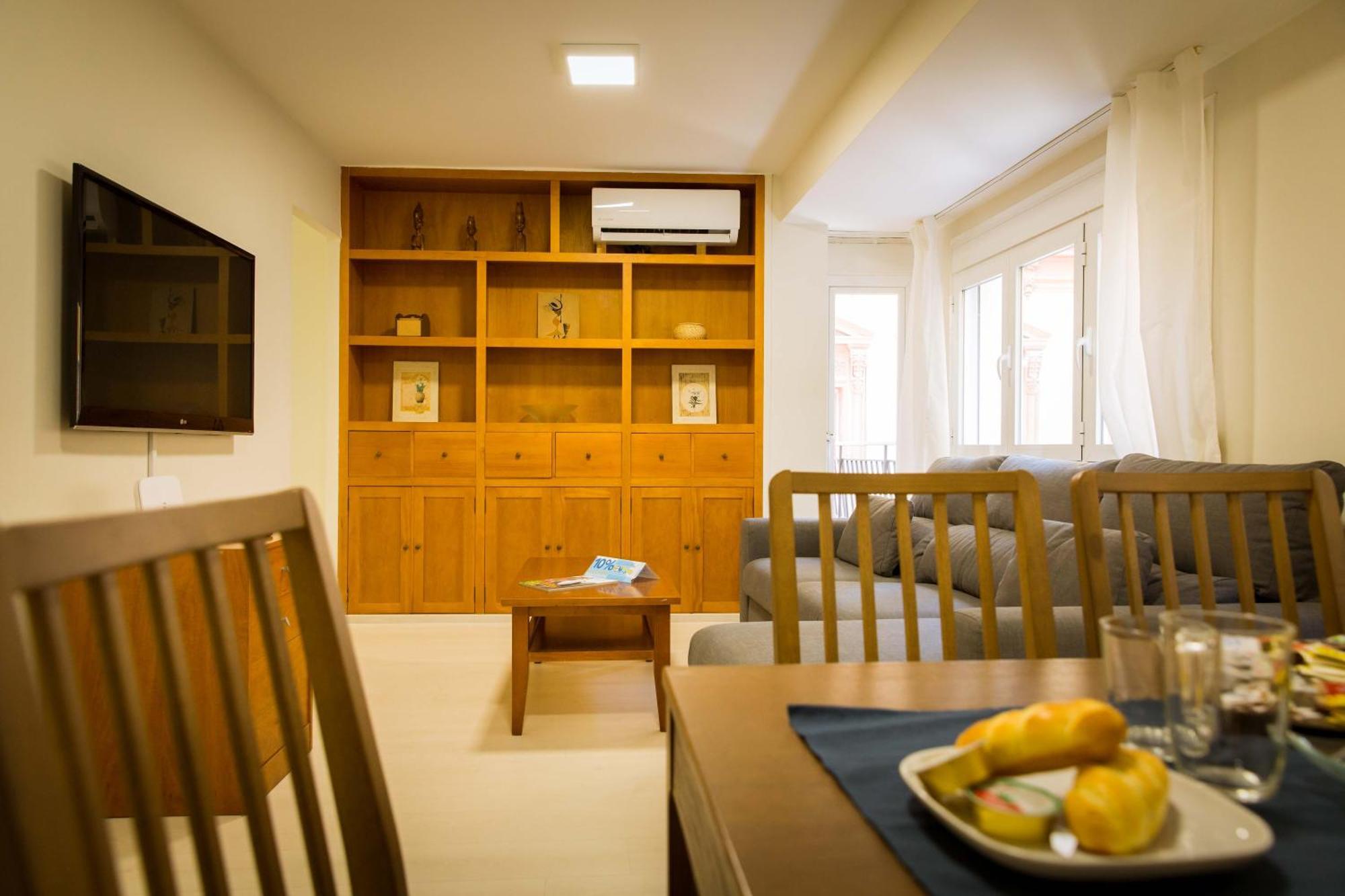 Apartments Holidays2Malaga City Center ภายนอก รูปภาพ