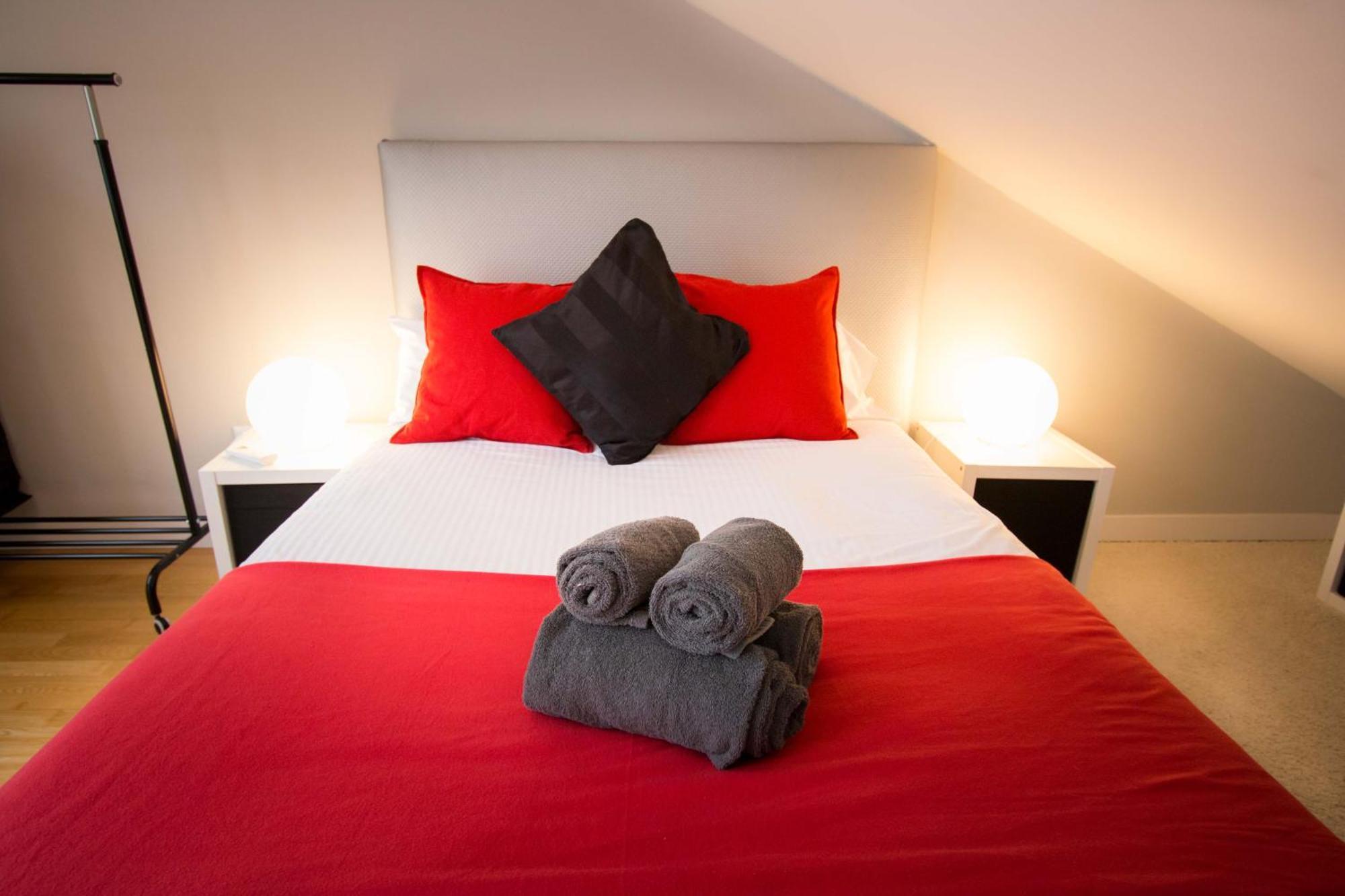 Apartments Holidays2Malaga City Center ภายนอก รูปภาพ