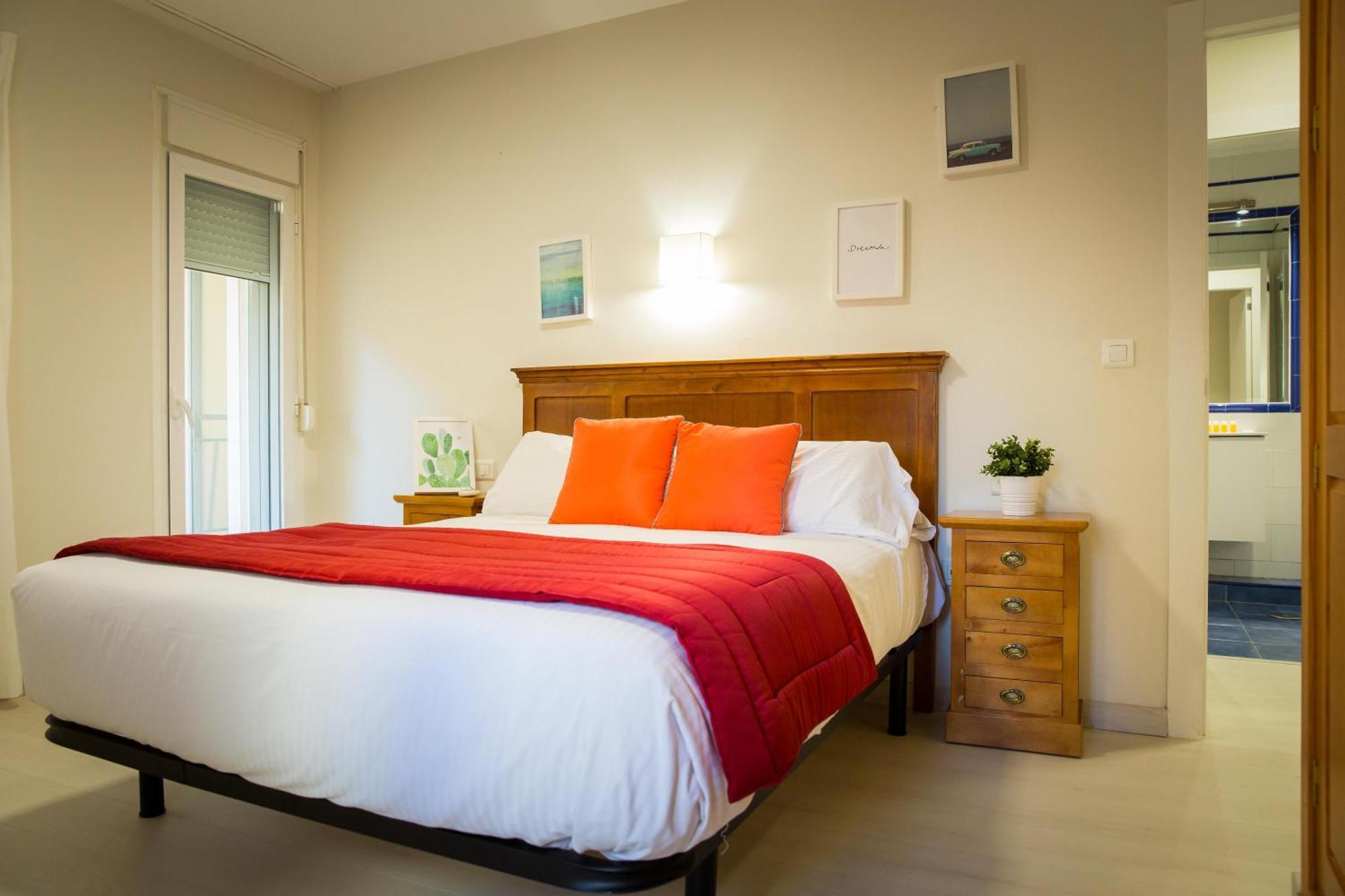 Apartments Holidays2Malaga City Center ภายนอก รูปภาพ