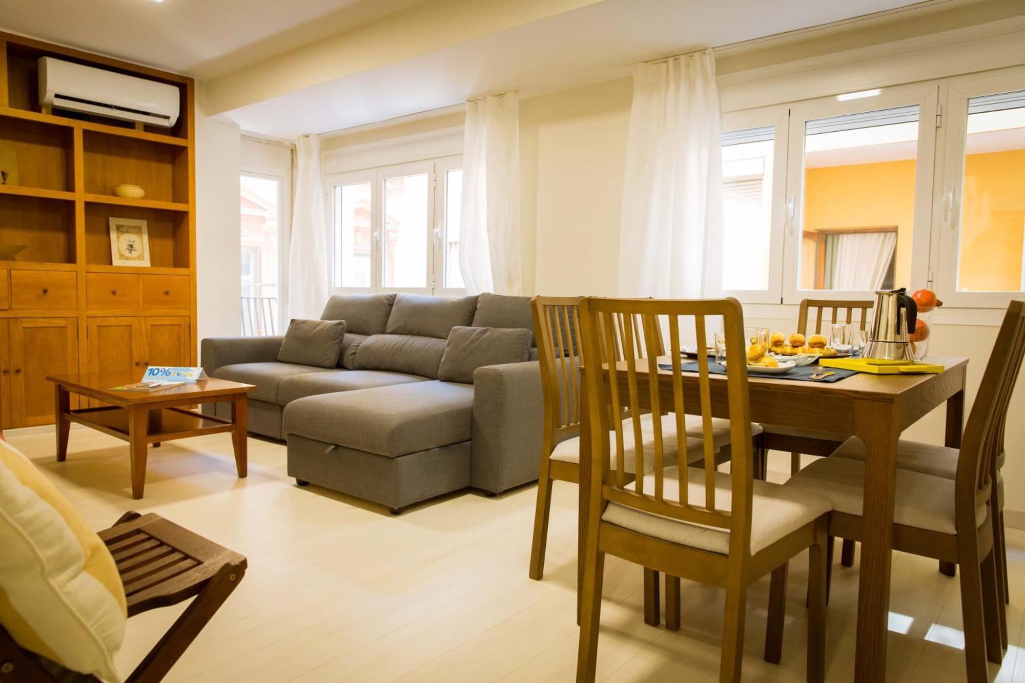 Apartments Holidays2Malaga City Center ภายนอก รูปภาพ
