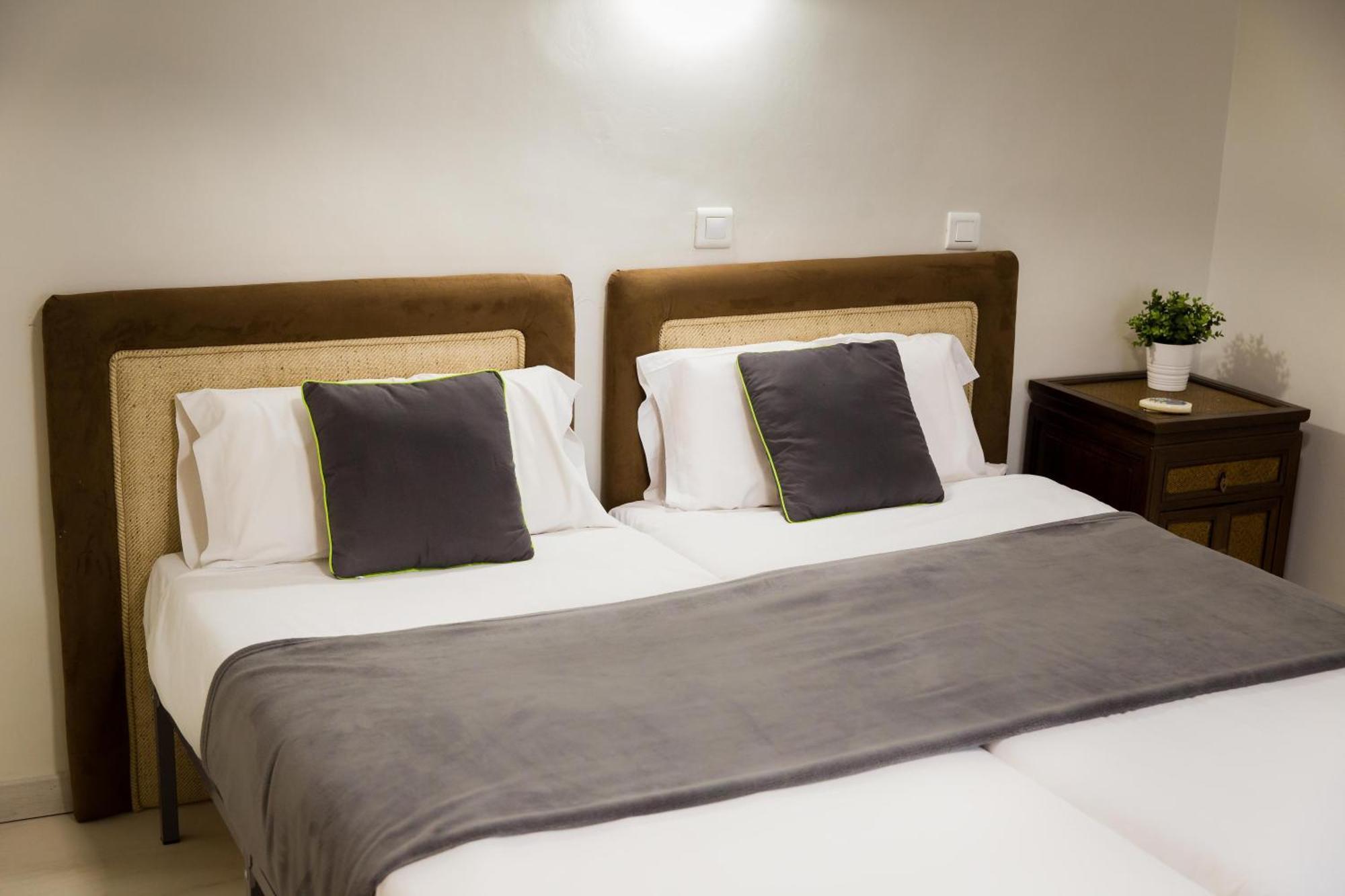 Apartments Holidays2Malaga City Center ภายนอก รูปภาพ