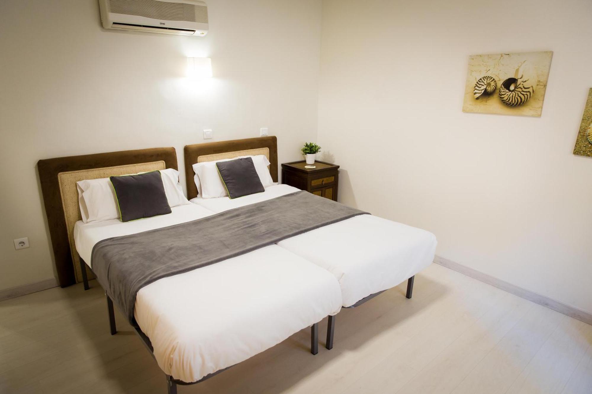 Apartments Holidays2Malaga City Center ภายนอก รูปภาพ