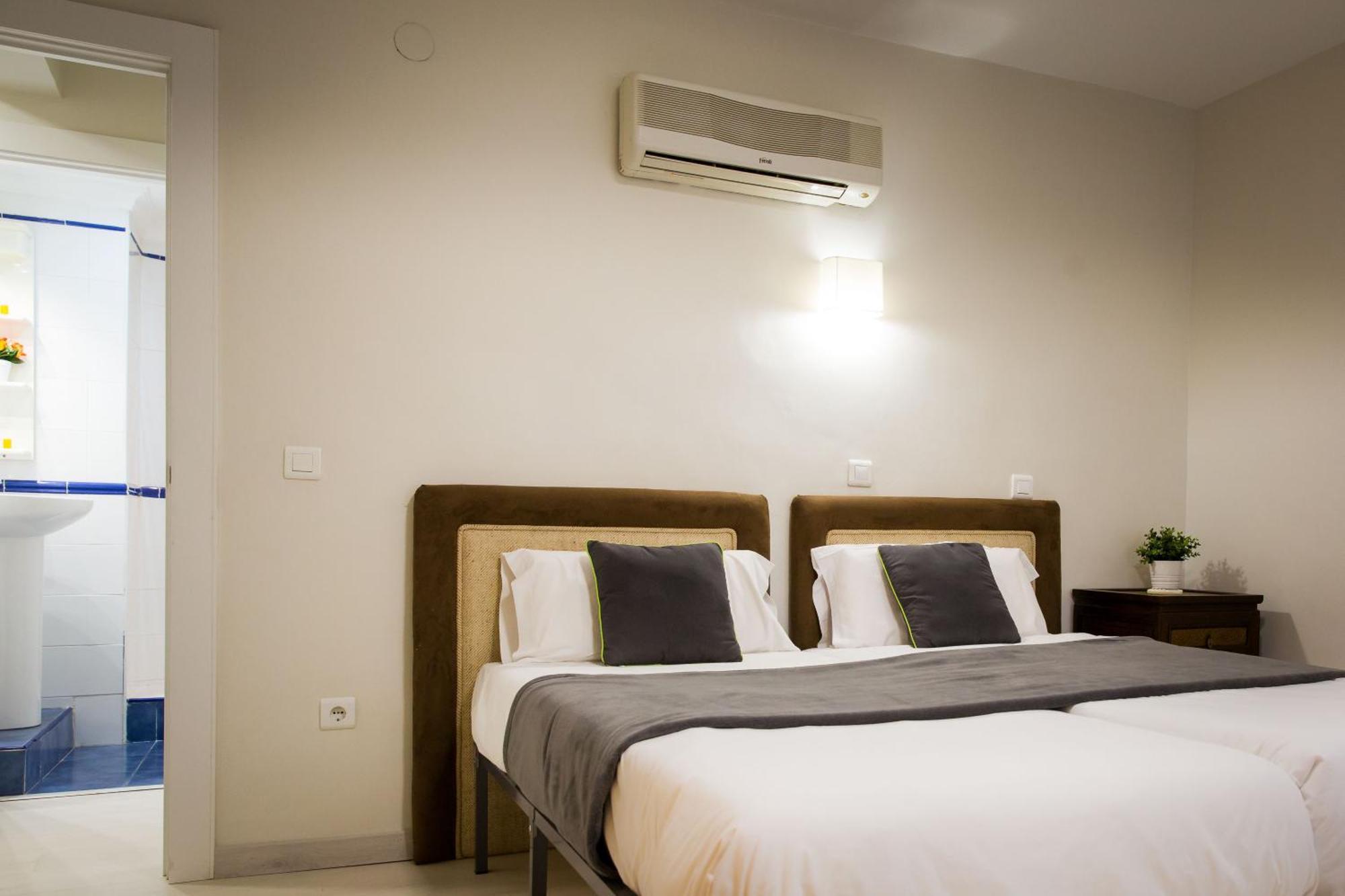 Apartments Holidays2Malaga City Center ภายนอก รูปภาพ