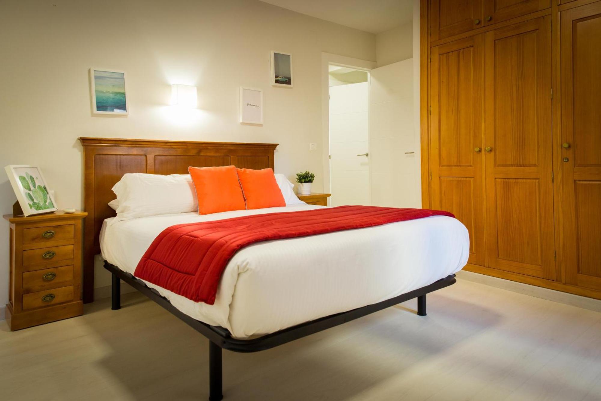 Apartments Holidays2Malaga City Center ภายนอก รูปภาพ