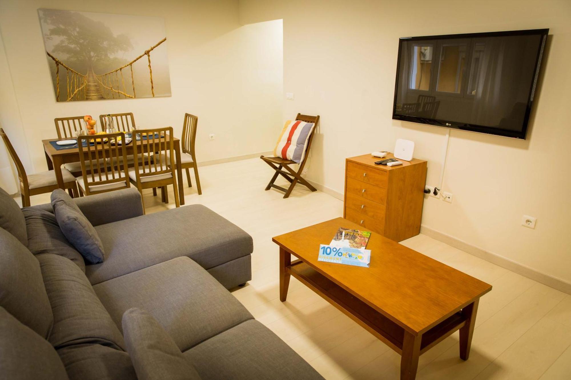 Apartments Holidays2Malaga City Center ภายนอก รูปภาพ